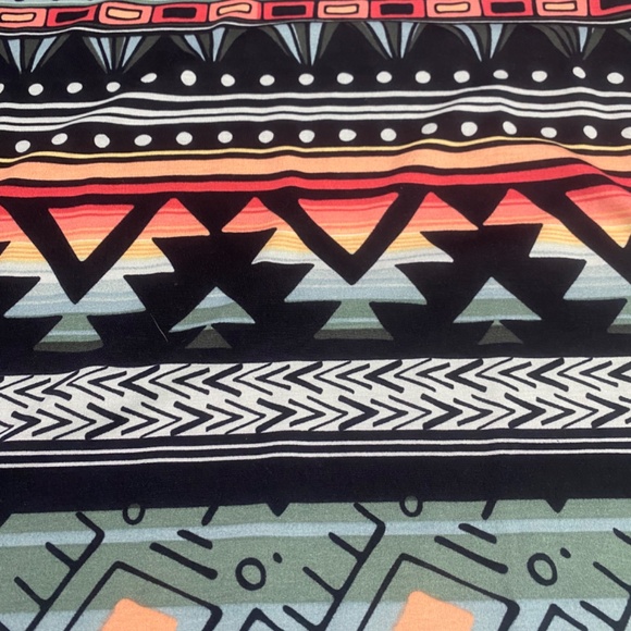 NWOT LulaRoe Lynnae Long Sleeve Top (M) - Picture 4 of 6